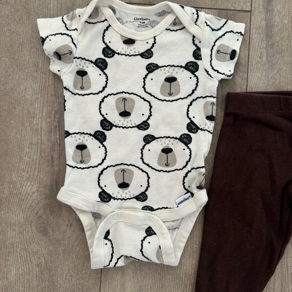 Carter’s baby boy bear matching outfit set 3 months
Guc 
So adorable - Picture 3 of 6